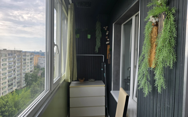 Avrora, 2 Kurskaya 61 Flat