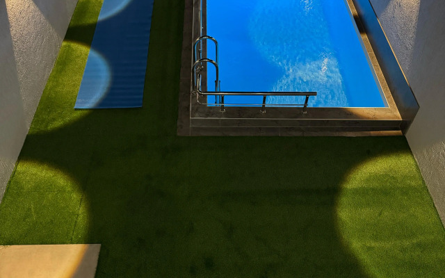 Гостевой дом Дом с бассейном на берегу