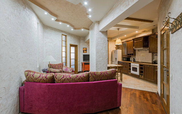 S vidom na Dvorets Respubliki Flat