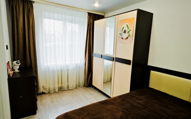 Tryokhkomnatnaya Flat