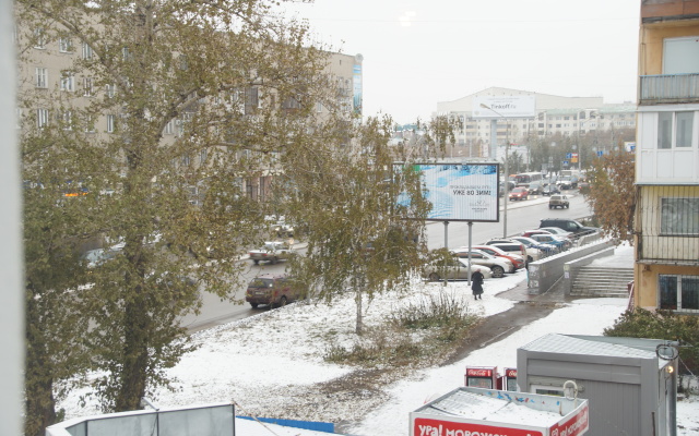 Uyutnyie Metryi Na Marksa Apartments