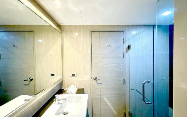 Ramada by Wyndham Bangkok Sukhumvit 11