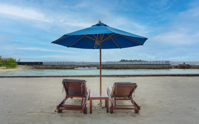 Hulhule Island Hotel