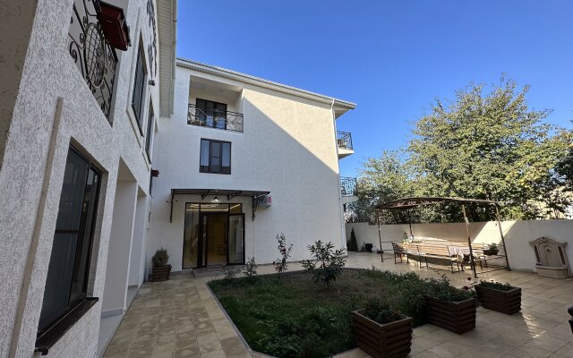 Отель Адмирал