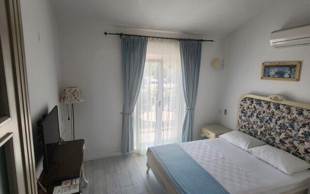 Tarcin Alacati Otel - Adults Only