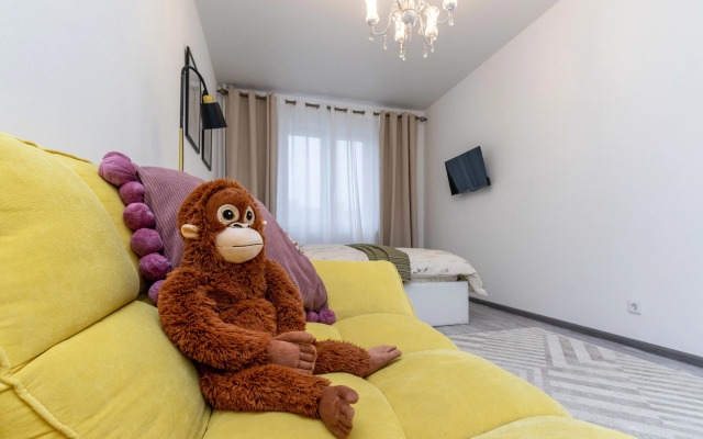 Квартира с желтым диваном