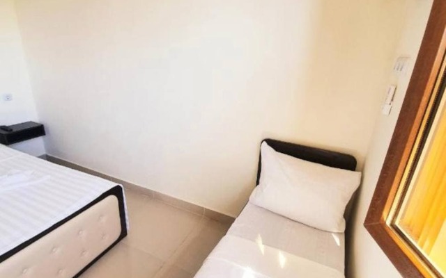 LooBeach Guest House