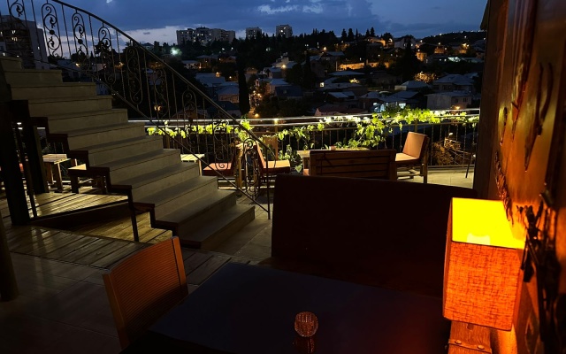 Hotel Piano - Image 3