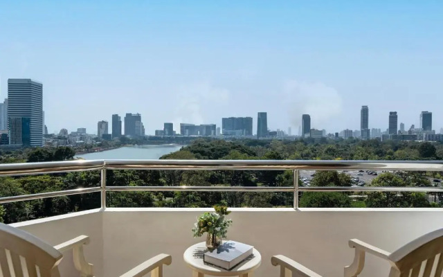 Отель Centre Point Hotel Sukhumvit 10