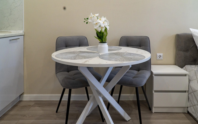 Studiya Kapri Khaus Chetyrekhmestnaya Zhk Letniy Flat