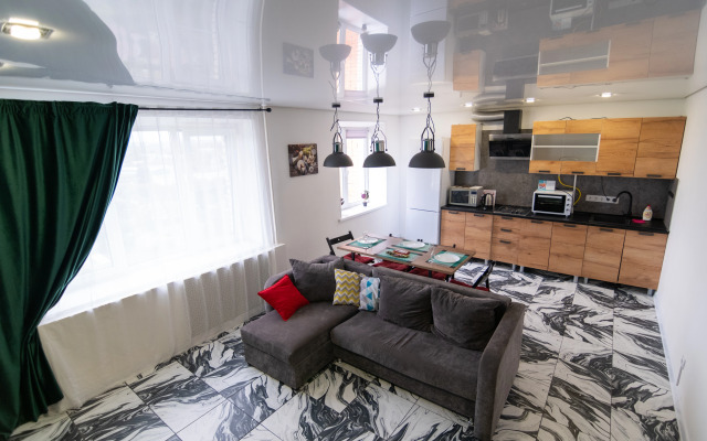 S panoramnym vidom na gorod Apartments