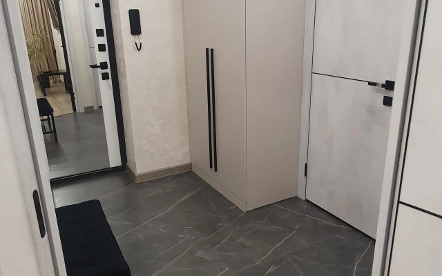 Ryadom S Plyazhem Flat