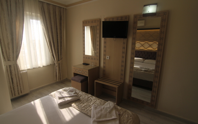 Grand Liza Hotel