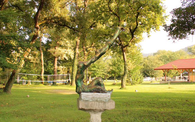 Отель Kvareli Oaks