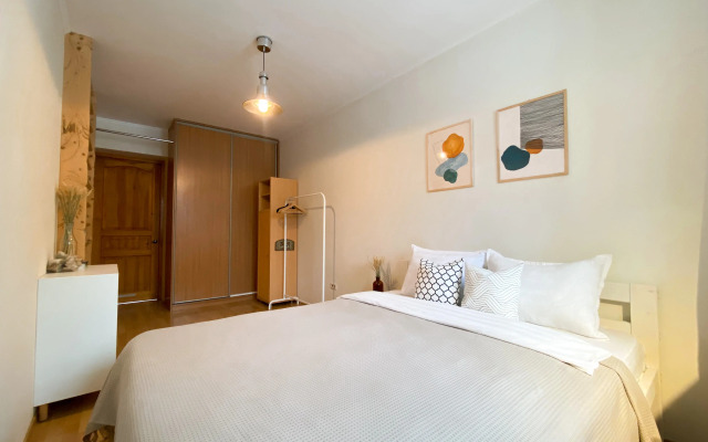 Na Bolshoy Oktyabryskoy Flat
