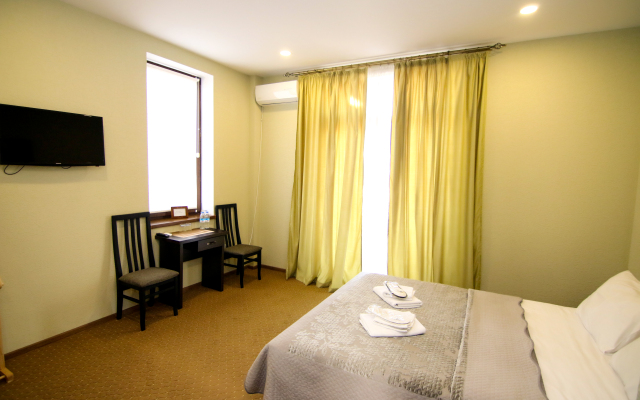 Salmer Hotel