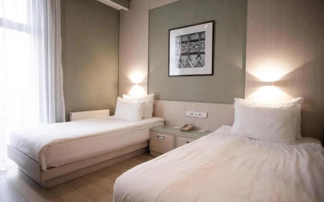 Resident City Hotel