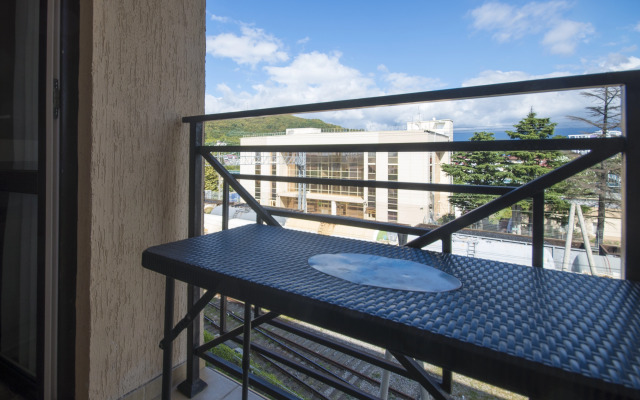 167 Stilnaya Studiya S Vidom Na Gory Flat