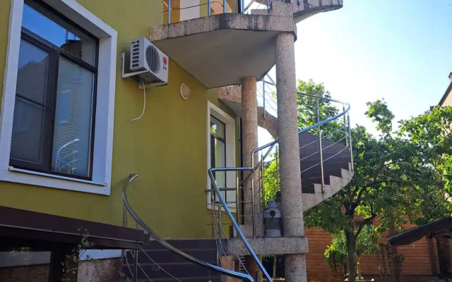 Yava Guest house