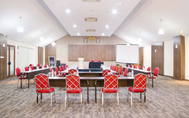 Neo+ Green Savana Hotel