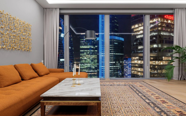 Spacious Apartment with Stunning View of the Towers! 42nd Floor!