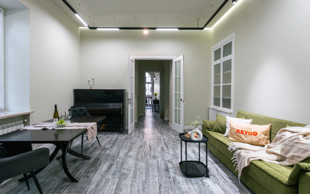 KeyGo #0118, 1 Bedroom, Near Republic Square Apartments