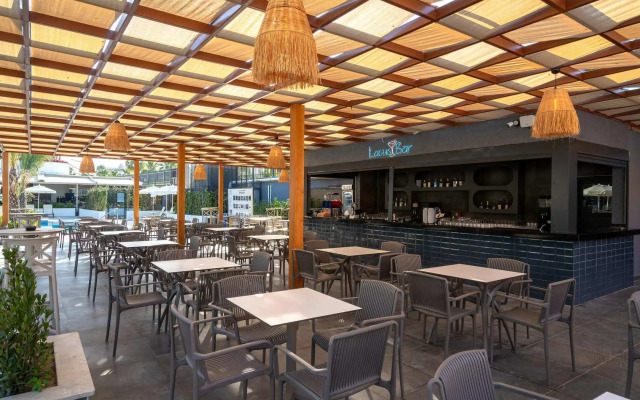 Отель Vox Maris Resort