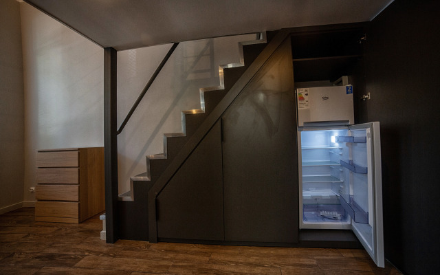 Sovremennaya studiya v tsentre goroda Flat