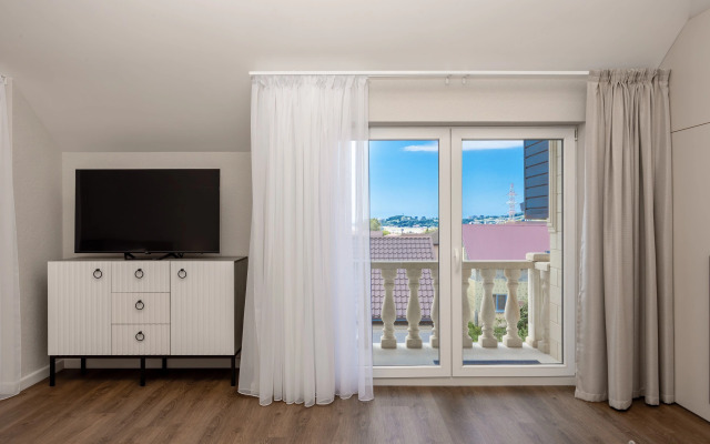 S Podogrevaemym Basseynom I 6 Spalnyami Villa