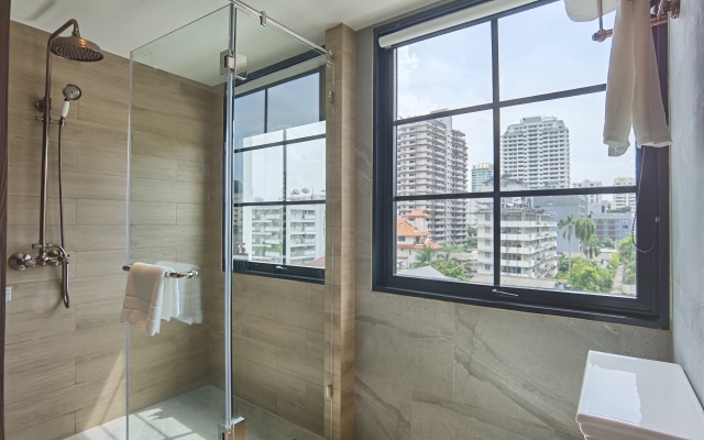 The Coach Hotel Sukhumvit / Asok BTS Bangkok by Compass Hospitality