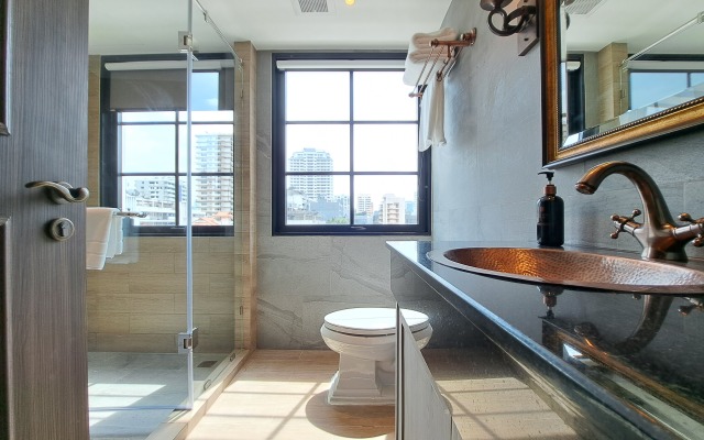 The Coach Hotel Sukhumvit / Asok BTS Bangkok by Compass Hospitality