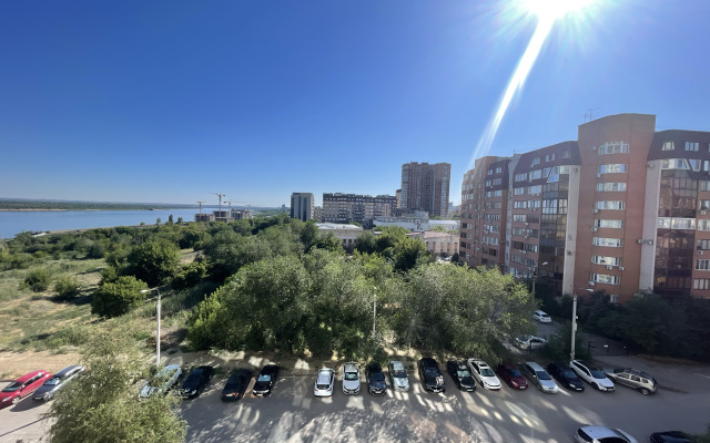 Uyutnye U Berega Volgi S Panoramnymi Oknami Apartments
