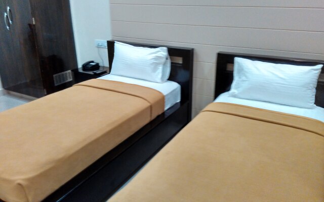 Hotel Raj Vista Suites & Convention