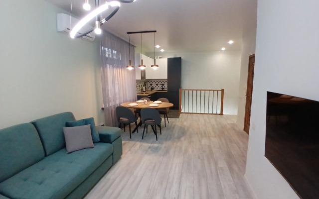 Olega Ryazanskogo U Reki Flat