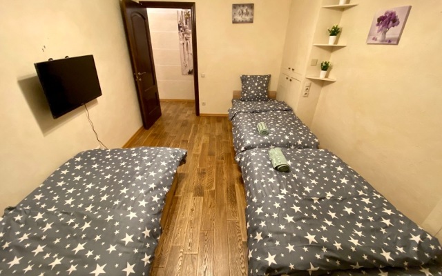 Komfortnaya Dvukhkomnatnaya, Est 4 Razdelnykh Spalnykh Mesta Flat