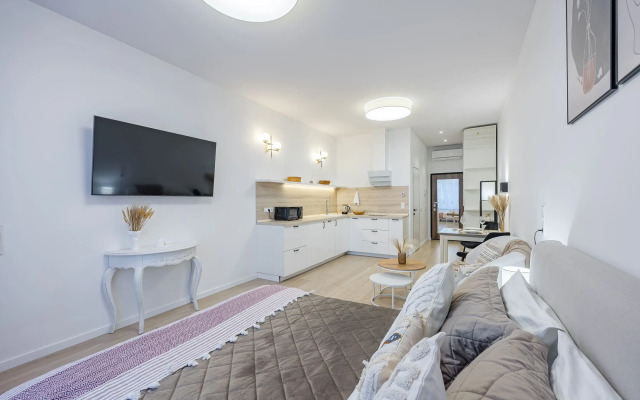 Alis v ZhK Hedlajner 493 Apartments