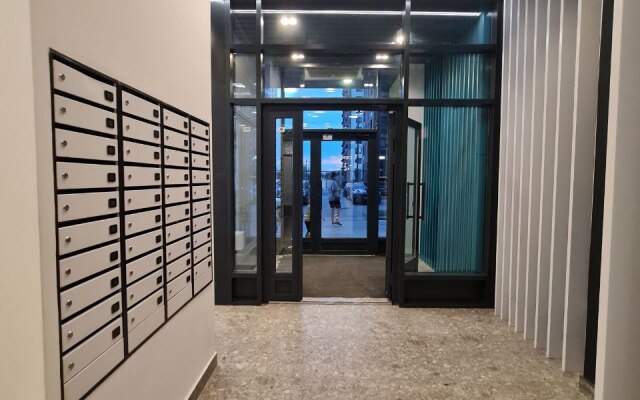 Novaya studiya vozle aeroporta Apartments