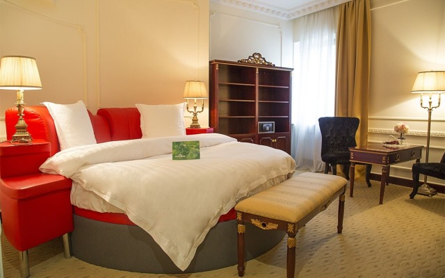 Golden Rooms Hotel