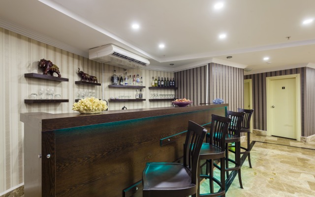 Ayhan Hotel
