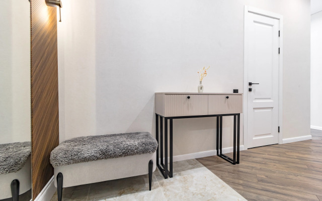 Na Ulitse Zhoshy Khana, 13 Flat