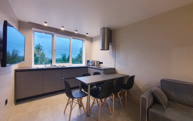 S Gostinoy I 3 Spalnyami Apartments