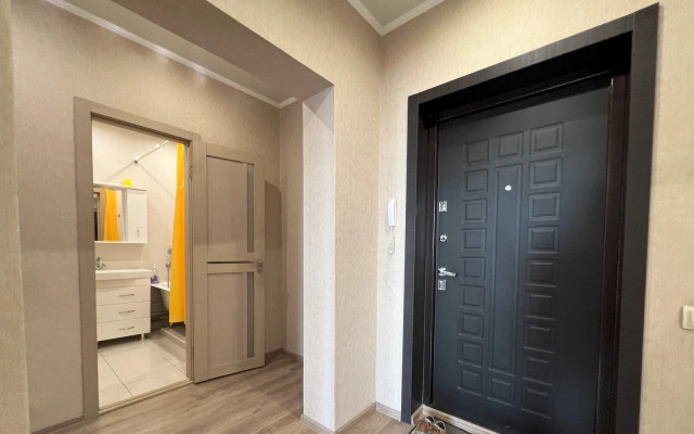 V Novom Dome V Tsentre Goroda Flat