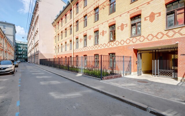 MyhomeYourhome Na Bolshom Kazachyem Pereulke Apartments