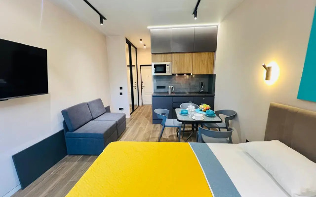 Dizaynerskie S Basseynom Apartments