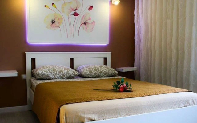 Trekhkomnatnaya S Krasivym Vidom Iz Okna Flat