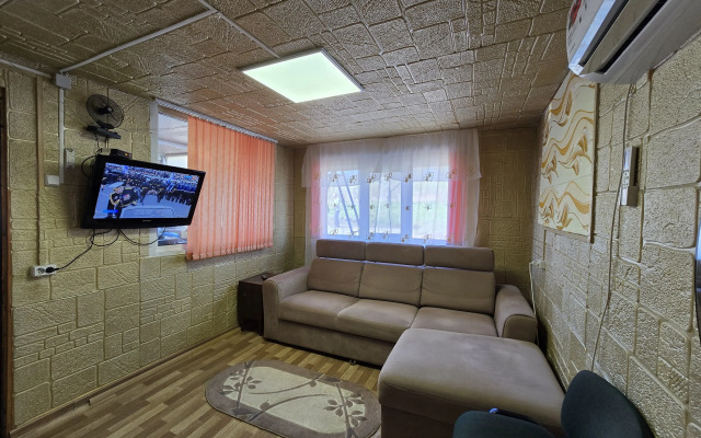 Private house Dom S Basseynom U Morya