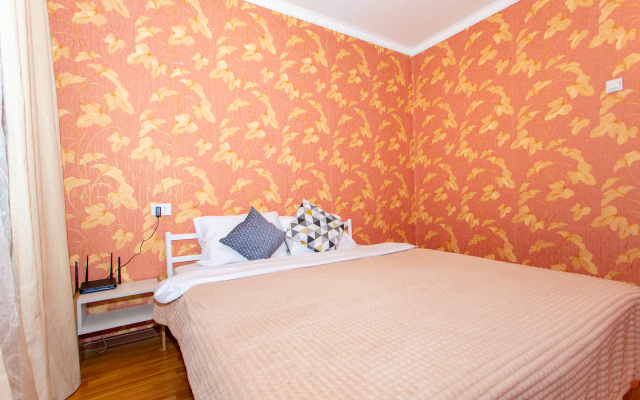 Komfortnaya Chetyrekhkomnatnaya Kvartira V Tsentre Novosibirska Flat