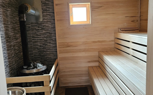 S saunoj na drovah Guest house