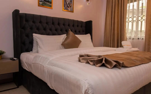 Отель Marchforte Courtyard