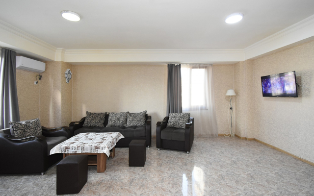 V Serdtse Goroda Dlya Polnotsennogo Otdykha Flat